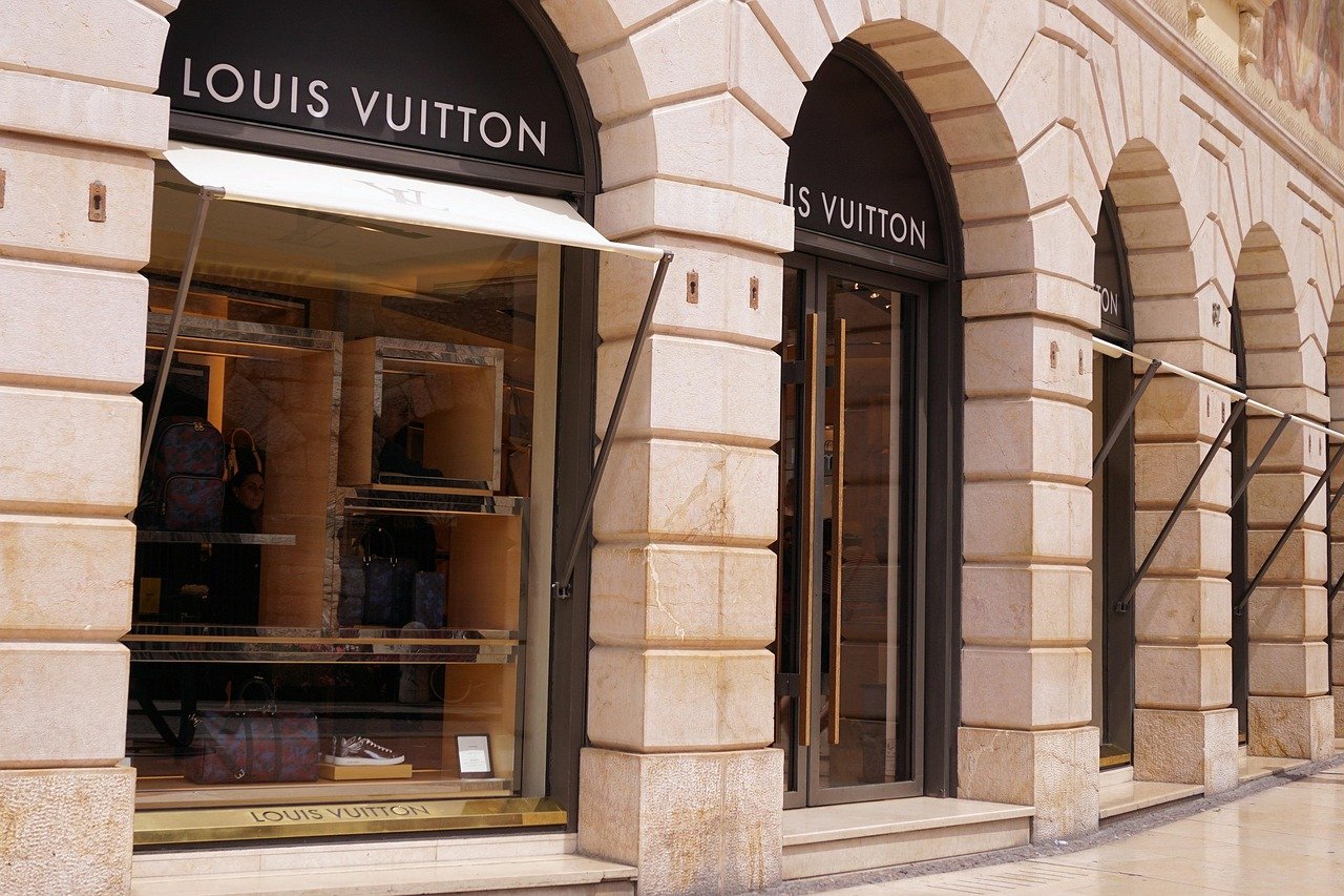 luxury, luxury store, shopping, shop, business, purchasing, trade, sale, commercial, to buy, selling, verona, expensive, louis vuitton, louis vuitton, louis vuitton, louis vuitton, louis vuitton, louis vuitton