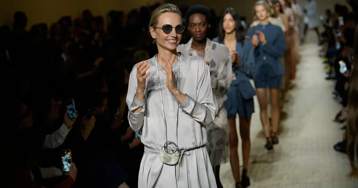 Giorgio Armani’s Final Emporio Armani Collection Shines at Milan