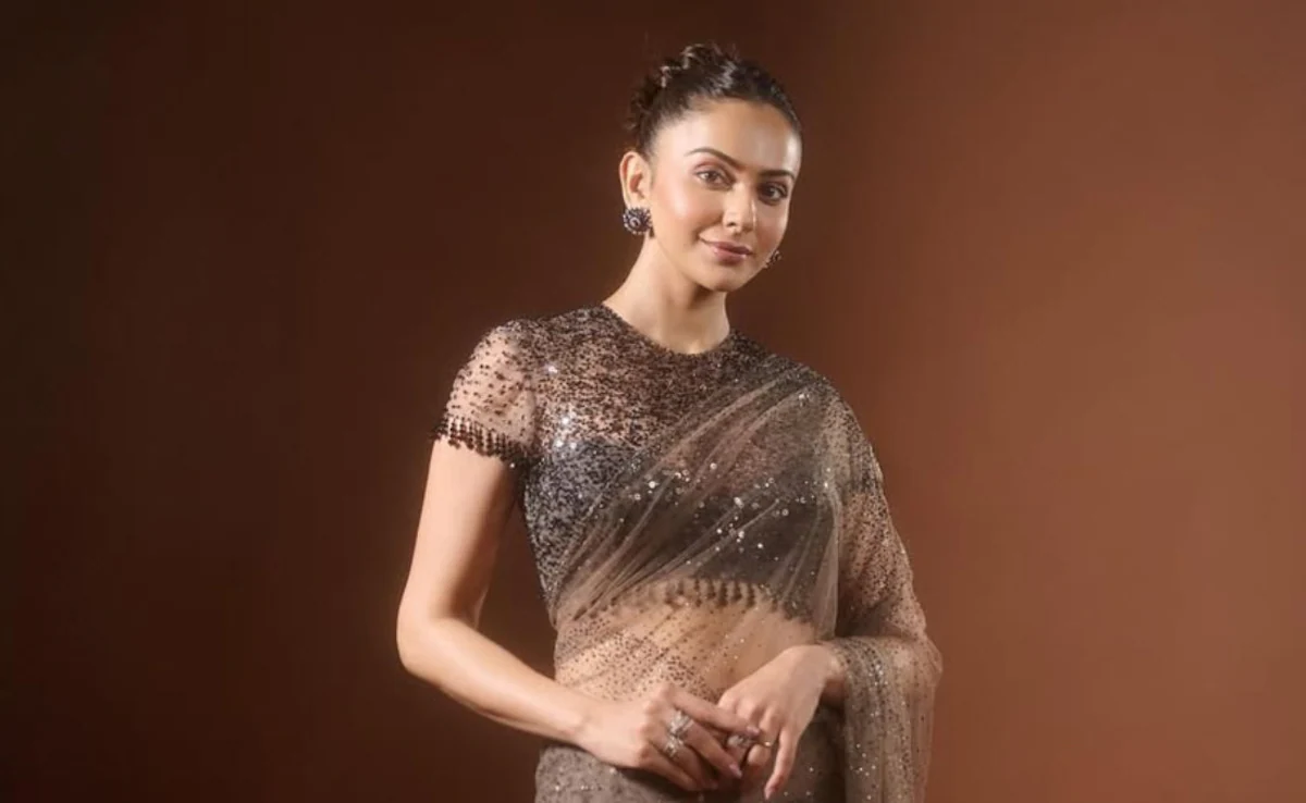 Rakul Preet Singh Shines in Tarun Tahiliani’s Sequin Saree